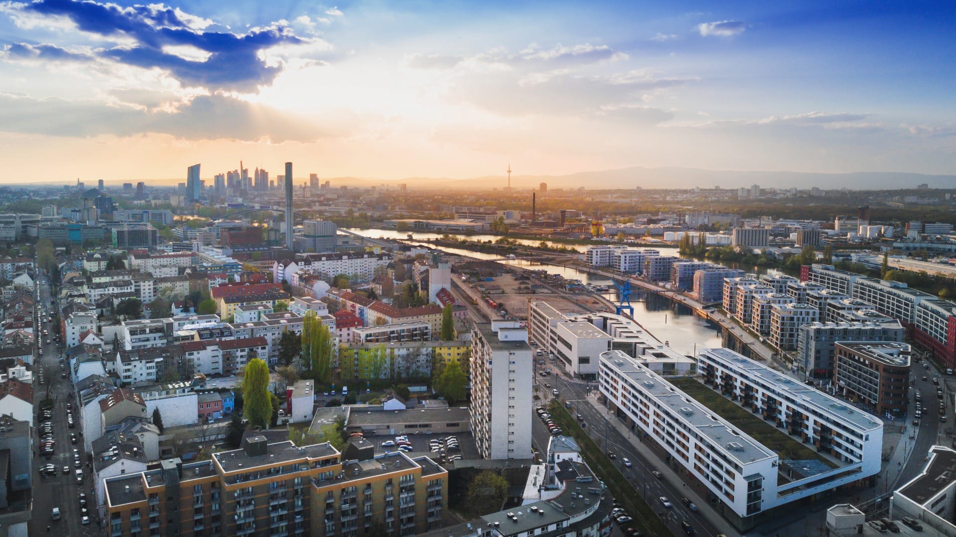 Hafen in Offenbach mit blick nach frankfurt